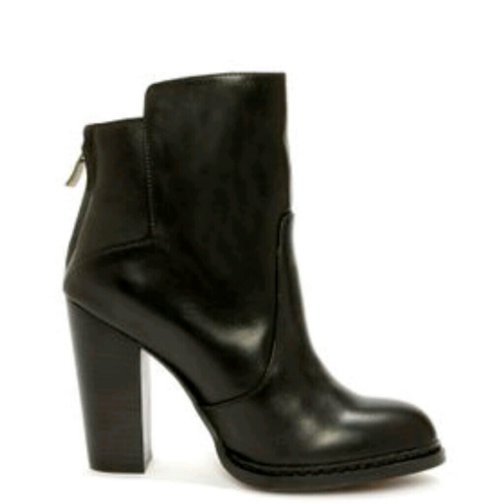 ❤☺*READ* BLACK LEATHER ANKLE BOOTS☺❤